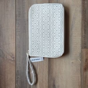 Old Navy NWT White clutch/wristlet purse